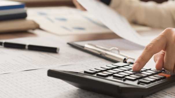 Risk assessor making calculations